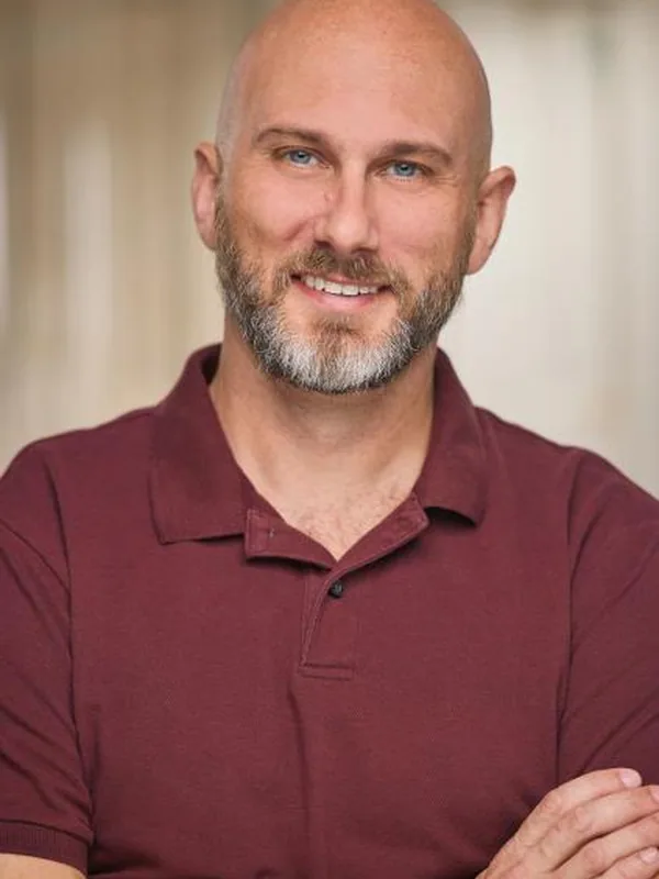 Headshot of an actor represented by Level Talent Group