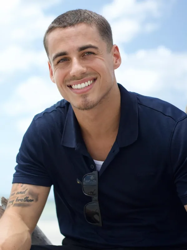 Headshot of an actor represented by Level Talent Group